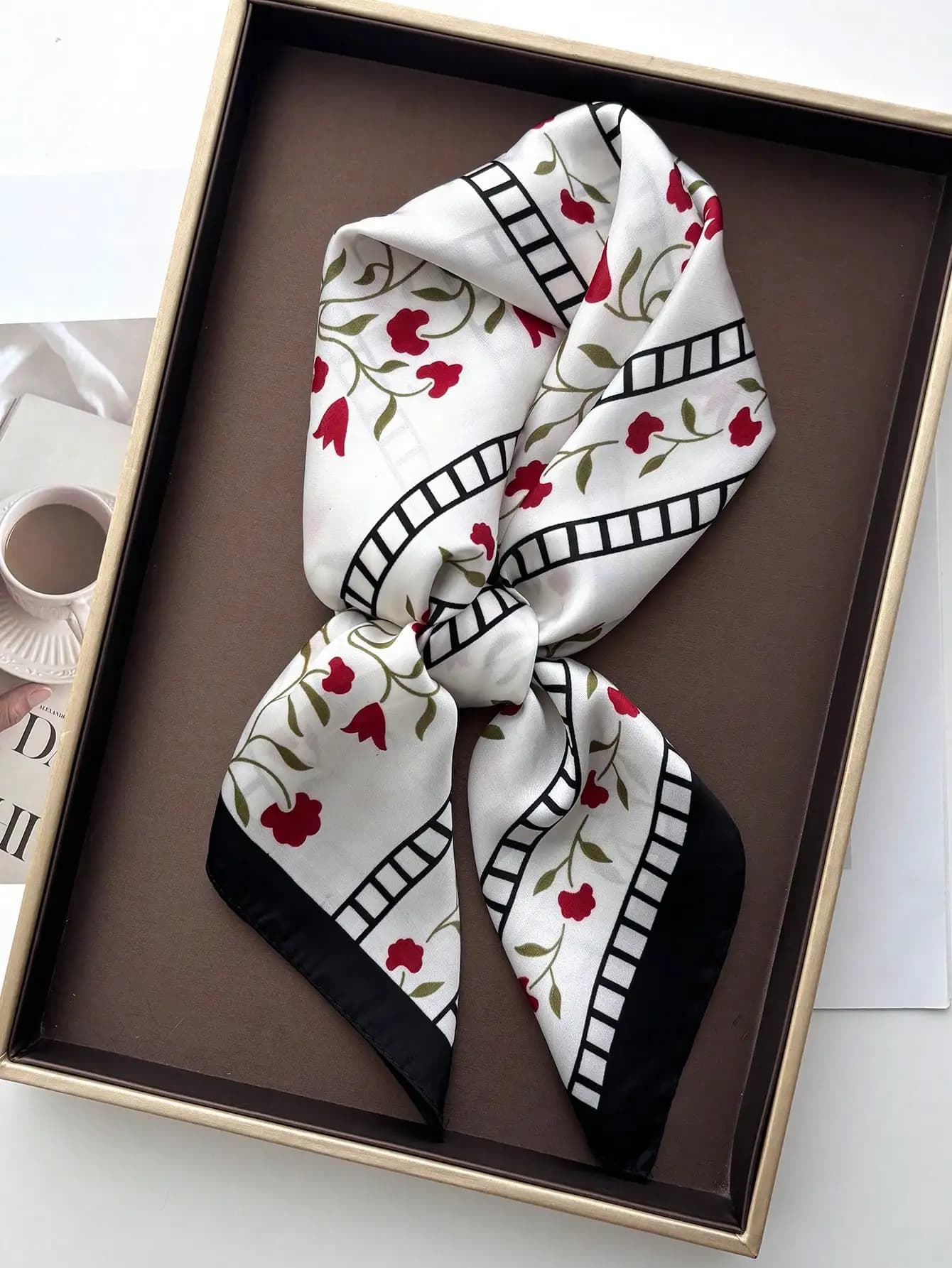 Women's Spring/Summer Floral Print Square Scarf, Faux Silk Shawl Scarf, Neck Warmer Scarf, Professional Scarf, Warm, Suitable For Daily Use