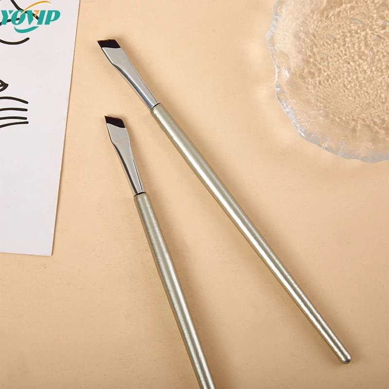 1Pc Upgrade Blade Eyeliner Brush pennello per sopracciglia piatto Ultra sottile ad angolo Fine sotto gli occhi posiziona un pennello preciso per i dettagli