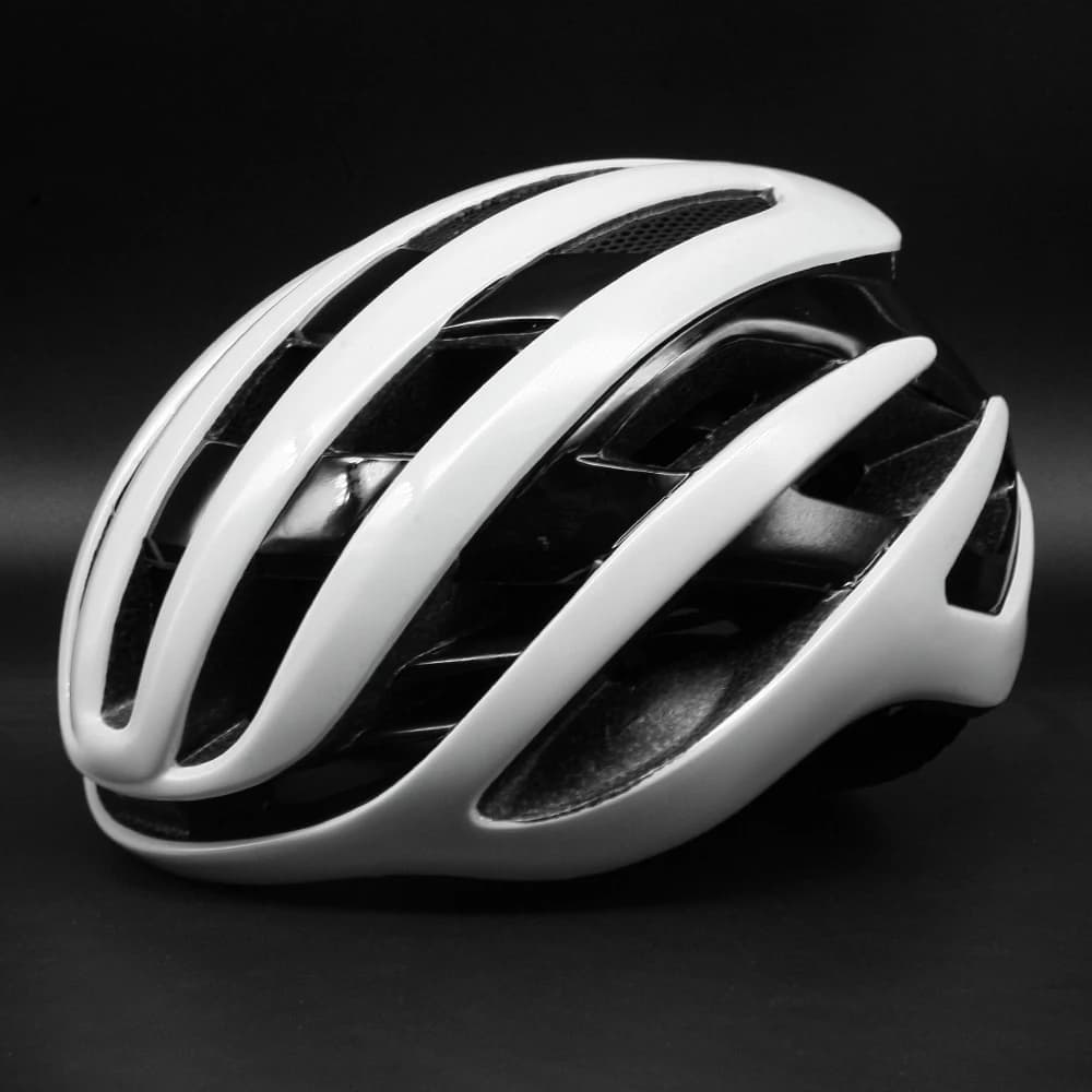 One-piece, windproof mountain bike helmet, breathable and ultralight, equipped with a rigid helmet.