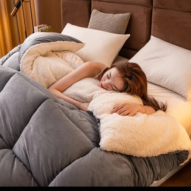 Trapunta autunnale e invernale Trapunta sottovuoto in finta lana d'agnello addensata Biancheria da letto per studenti in dormitorio con nucleo caldo in velluto a doppia faccia