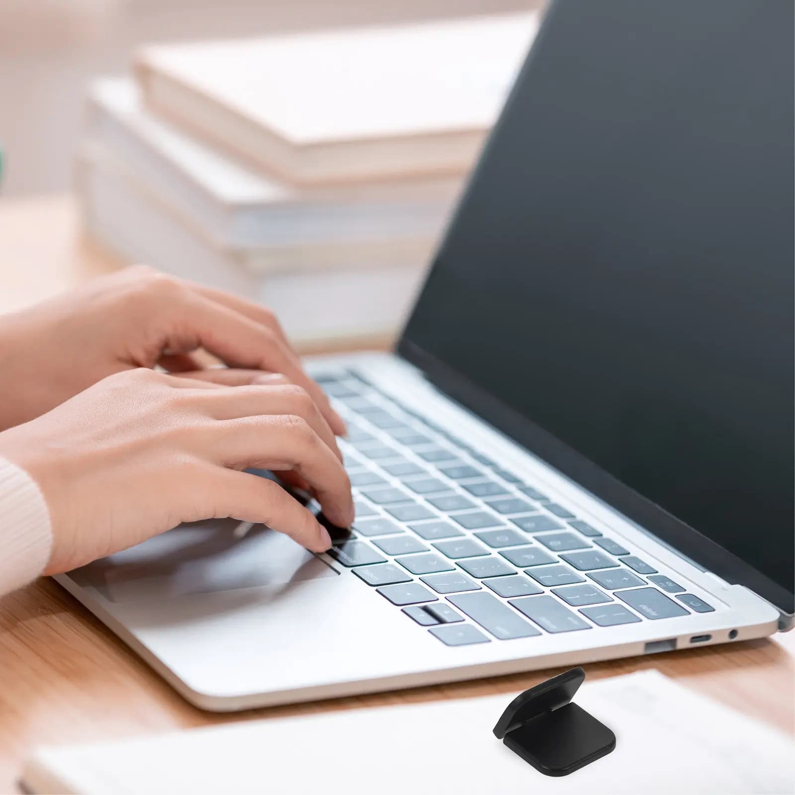 2 Pezzi Supporto Rialzato per Computer Portatile, Mini Rialzi Adesivi per Tastiera, Comodi per Ufficio, Viaggi e Casa