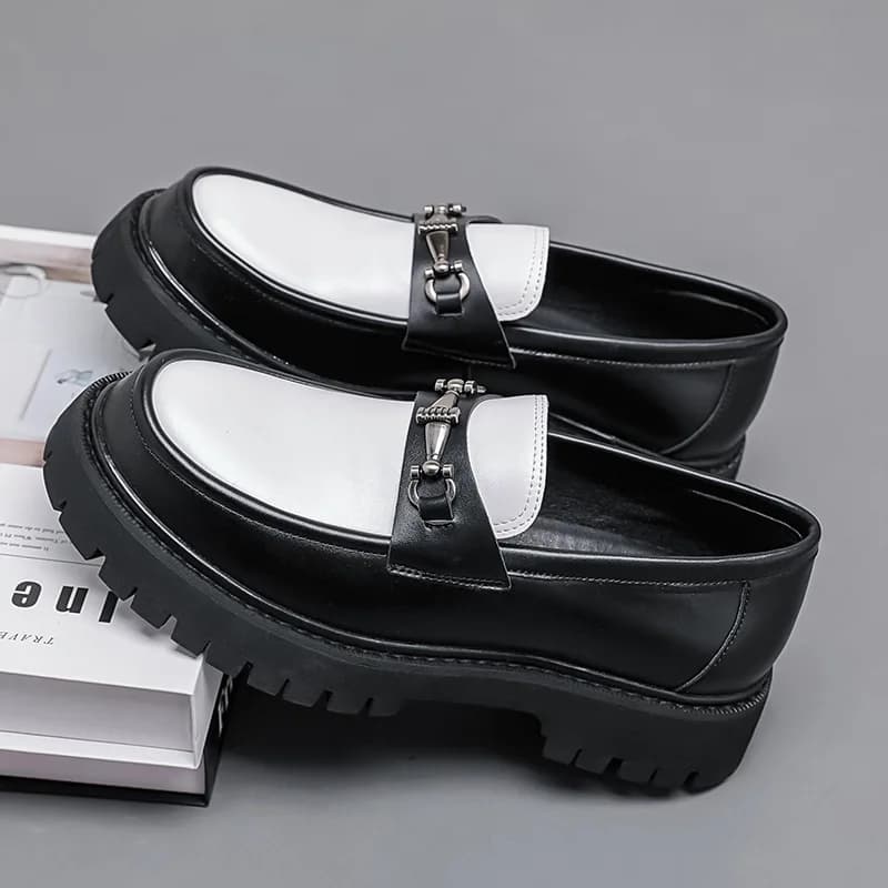 Mocassini con fibbia in metallo stile britannico Scarpe da sposa con suola spessa da uomo Nuove scarpe comode da lavoro formali Scarpe casual in pelle slip-on