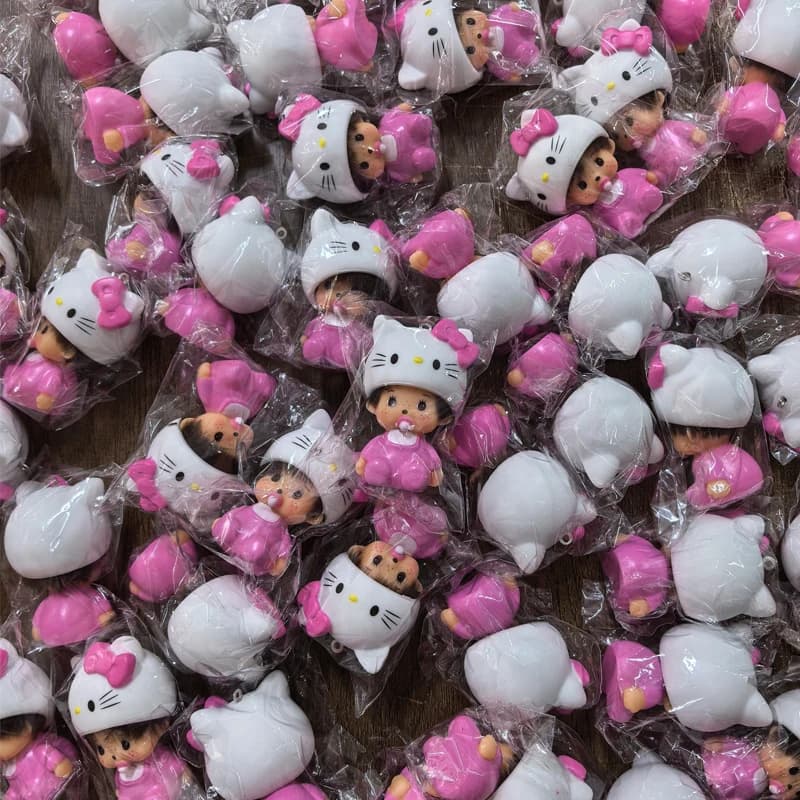 Nuovo 2026 Action Anime Figure Monchhichi Portachiavi Hello Kitty Giocattolo Portachiavi Carino per Borse Regalo per la Festa dei Bambini