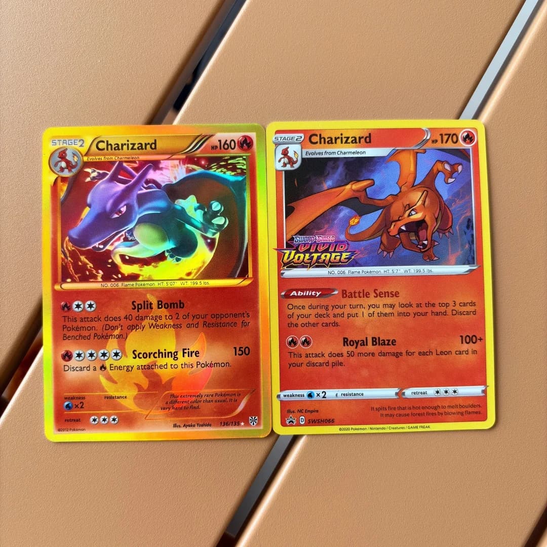 2 modelli DIY PTCG Charizard Serie UR Versione USA 136/135 Carta Flash Pieghevole Fai-da-te Animazione Cartone Animato Gioco Carta da Collezione