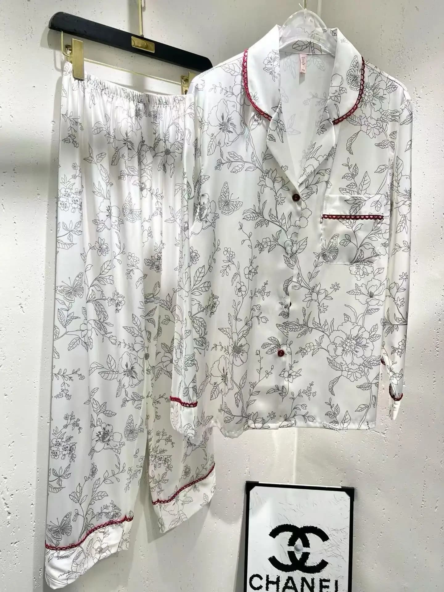 Women's Satin Floral Line Art Pajama Set White Long Sleeve Sleepwear Set Burgundy Scalloped Edge Trimmed Two Piece Nightwear Pjs