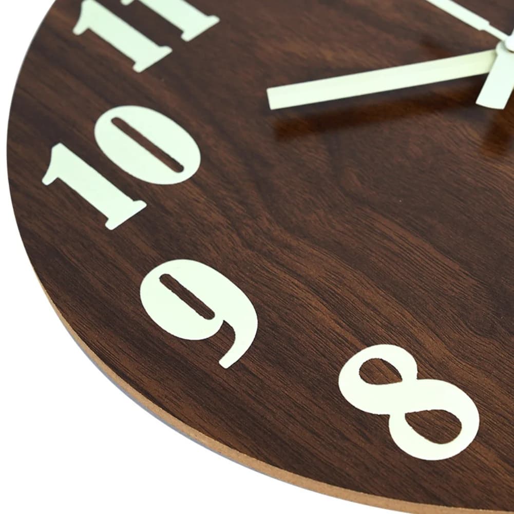Battery-powered silent wooden wall clock with light in the dark, design without ticking, suitable for bedroom and kitchen