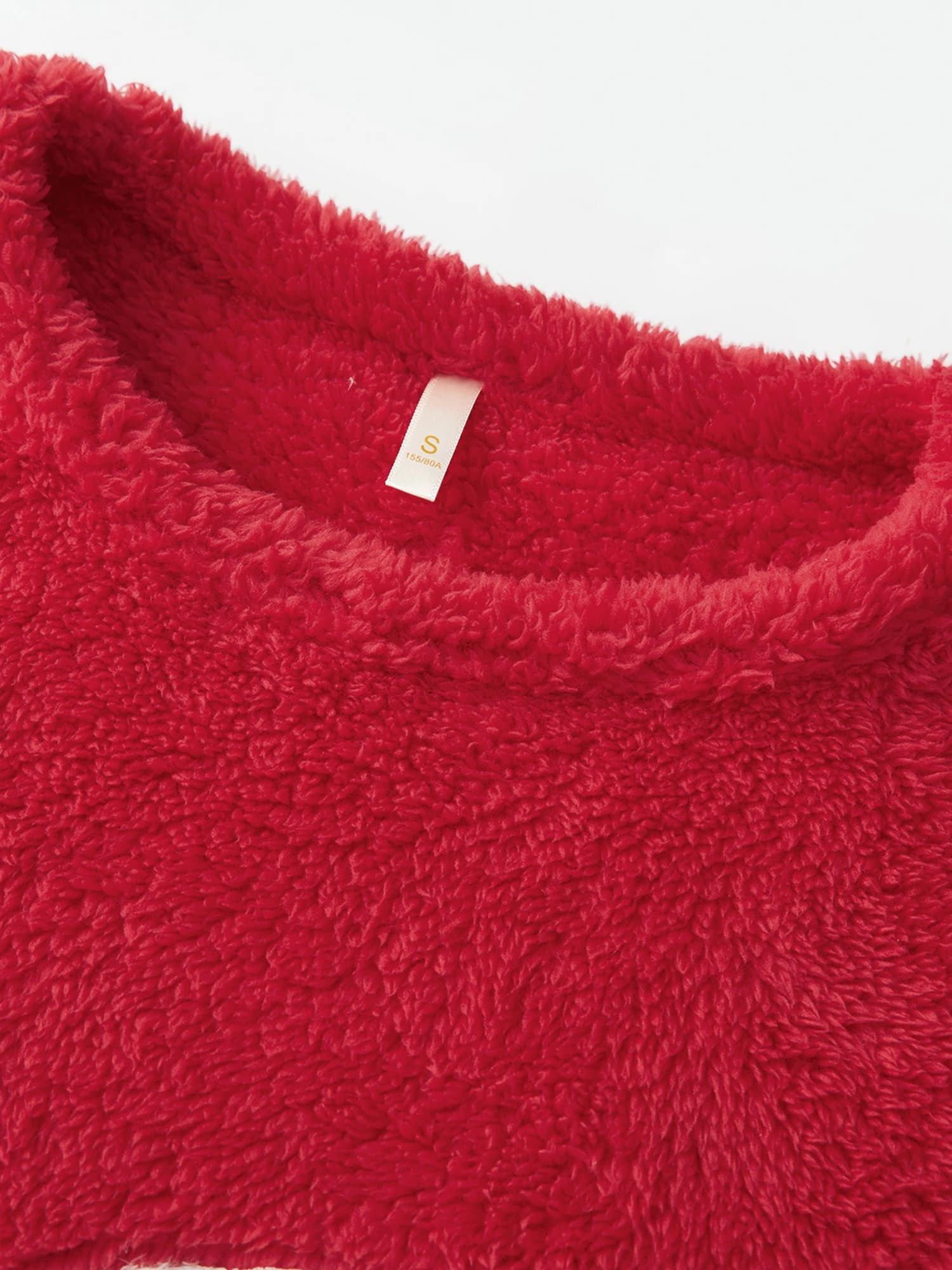 Comfortable fleece pajamas with heart print, crew neck, long sleeves, night shirt for the comfort of winter nightwear