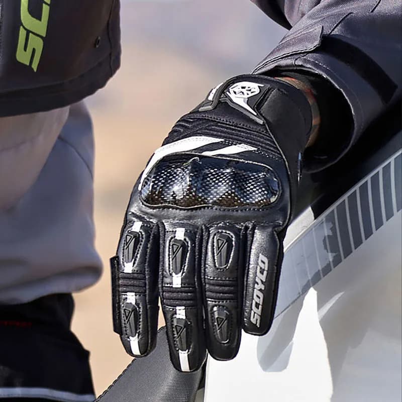 Guanti da moto da uomo caldi SCOYCO Guanti da moto invernali da motociclista impermeabili Attrezzatura in fibra di carbonio Tergicristallo Touch Screen