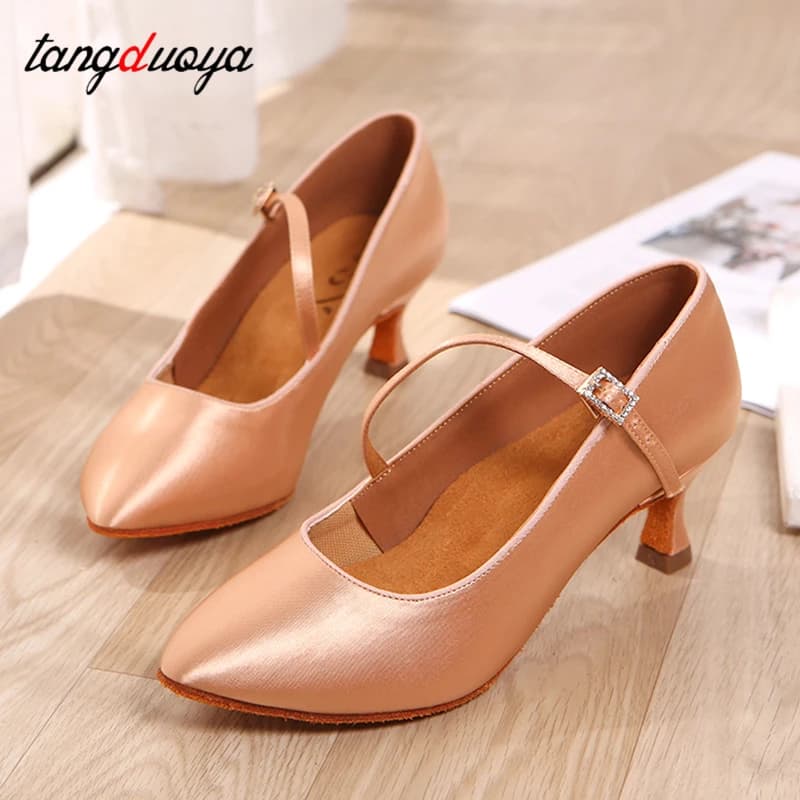 Nuove scarpe da ballo moderne da donna Scarpe da ballo standard per ragazze Scarpe da ballo latino con tacco alto per donna Tacchi da 5 cm