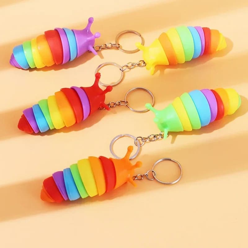 1pc Mini Slug Fidget Toy con portachiavi, carino a forma di bruco antistress giocattolo da scrivania giocattolo sensoriale per bambini e adulti