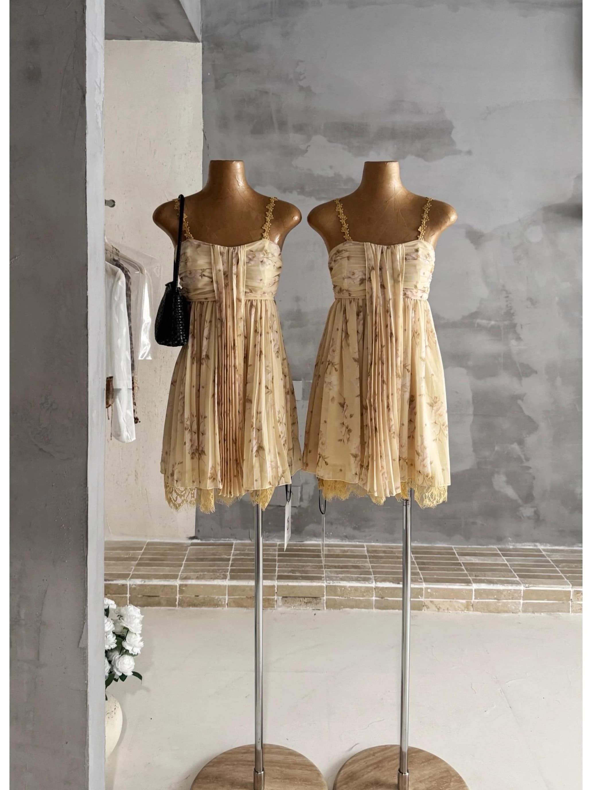 Abito midi con stampa floreale gialla Abito estivo senza spalline con scollo a cuore da donna in fibra di poliestere senza imbottitura sul petto 18-24 anni