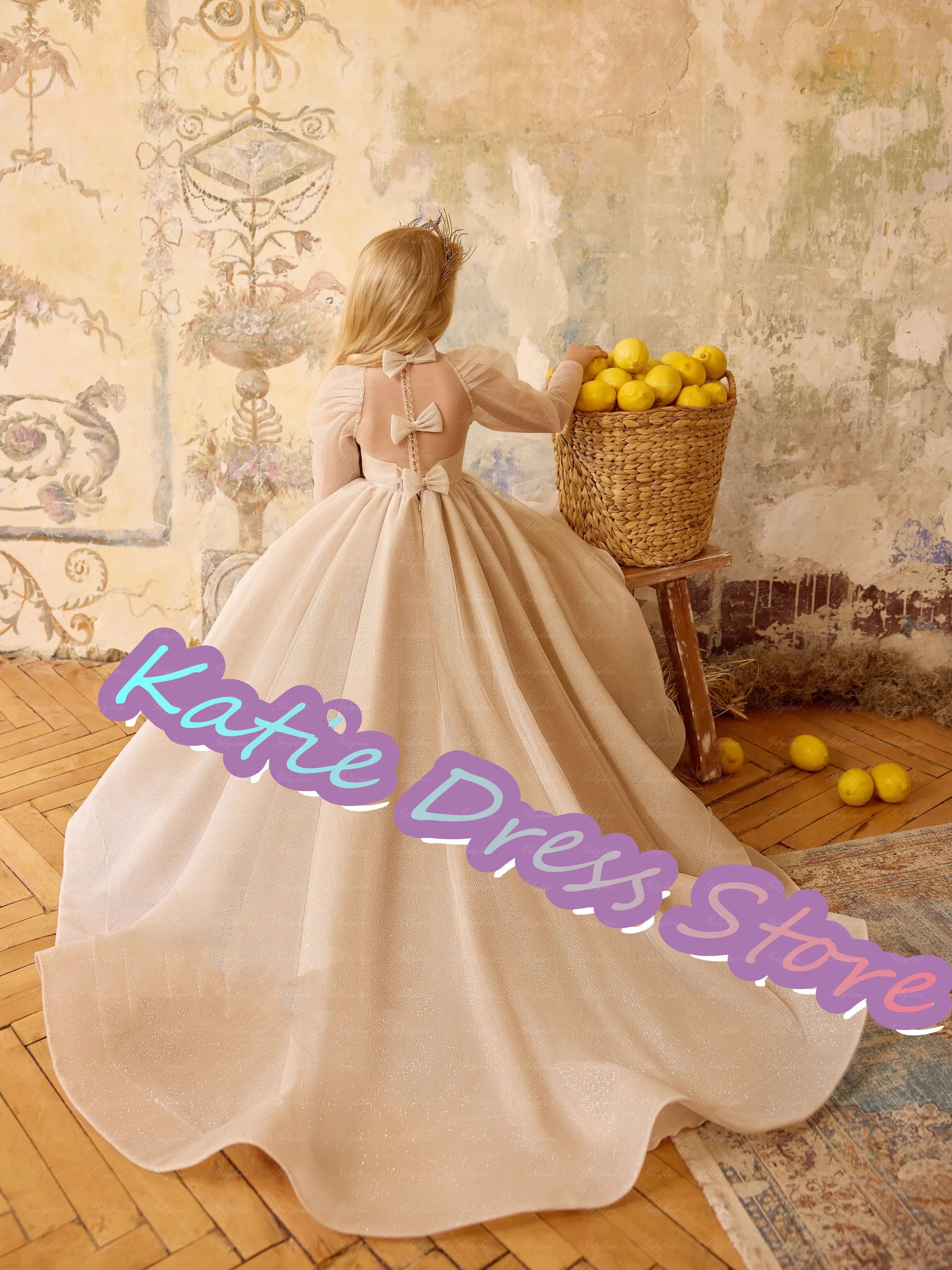 Abito da ragazza di fiore elegante personalizzato per applicazioni gonfie in tulle da sposa con fiocco Abito da prima comunione per festa di compleanno per bambini