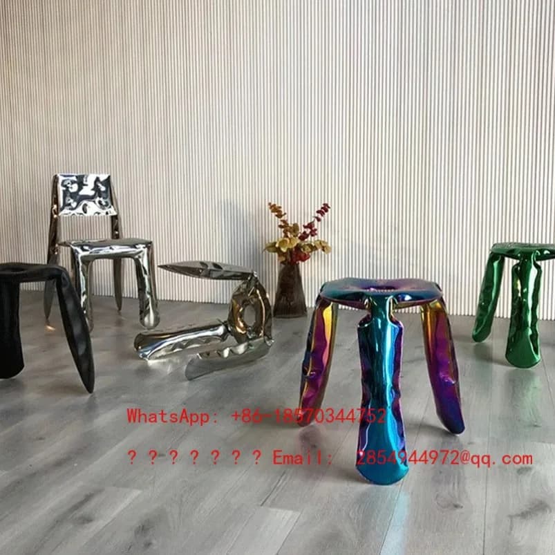 Sgabello Basso Rotondo in Metallo a Tre Gambe per Cambio Scarpe, Design Artistico 2026
