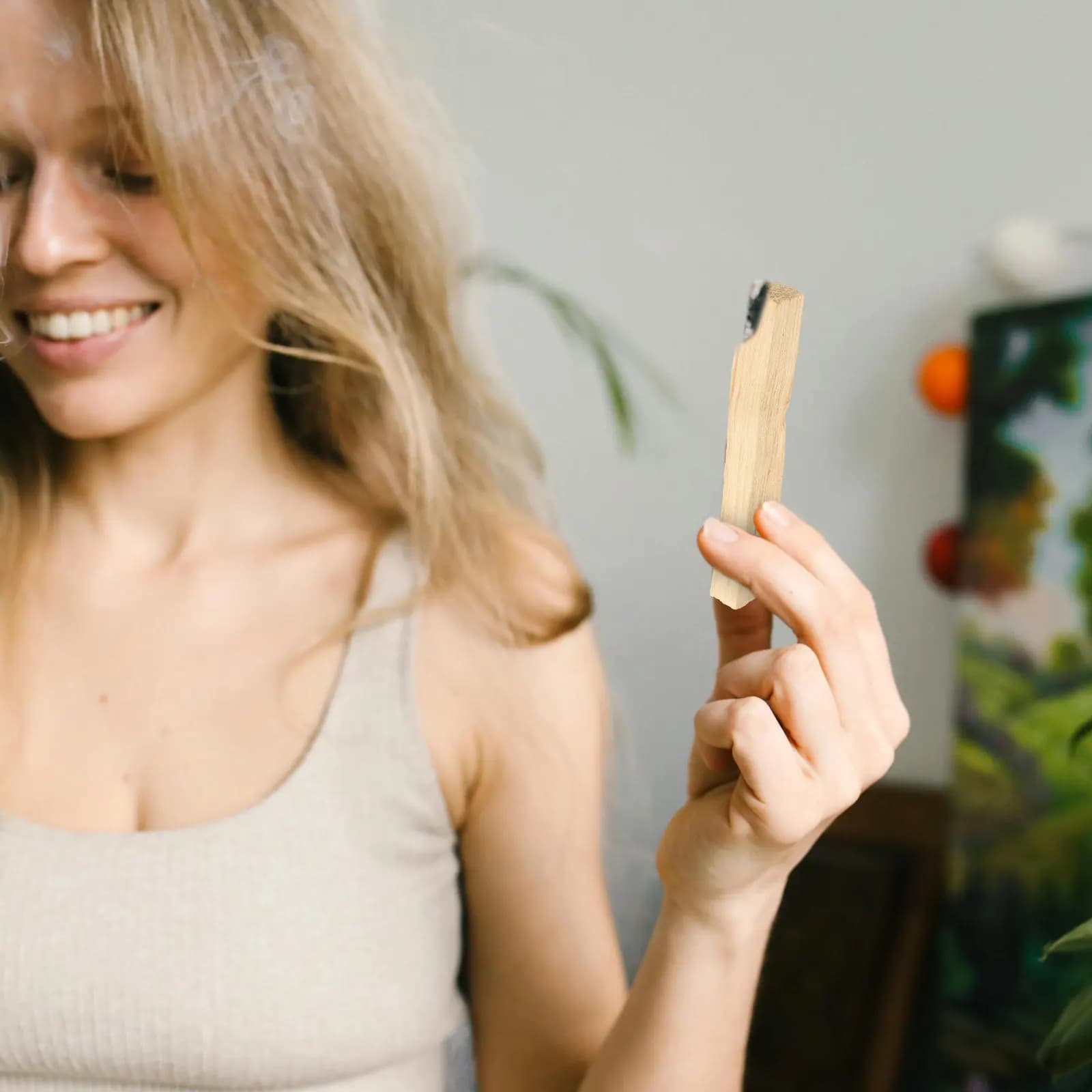 Bastoncini di incenso Palo Santo fatti a mano, provenienti da alberi sostenibili, ricchi di resina per un profondo relax, concentrazione ed energia positiva.
