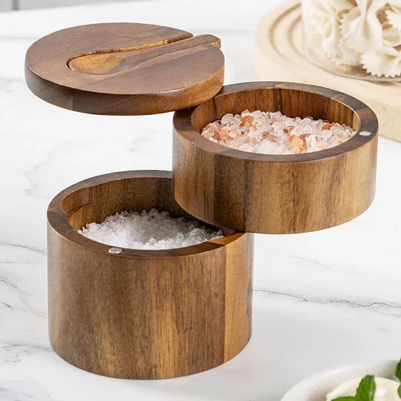 Barattolo di condimento in legno Pepe Saliera Scatola di condimento Scatola di pepe di grande capacità con cucchiaio Coperchio rotante magnetico Conservazione da cucina