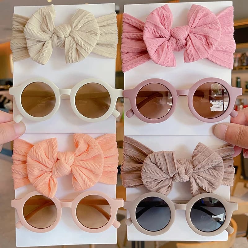 Set di 2 Pezzi: Nuove Fascette per Capelli in Cotone Tinta Unita con Fiocco e Occhiali da Sole Rotondi per Bambine - Accessori per Capelli per Bambini