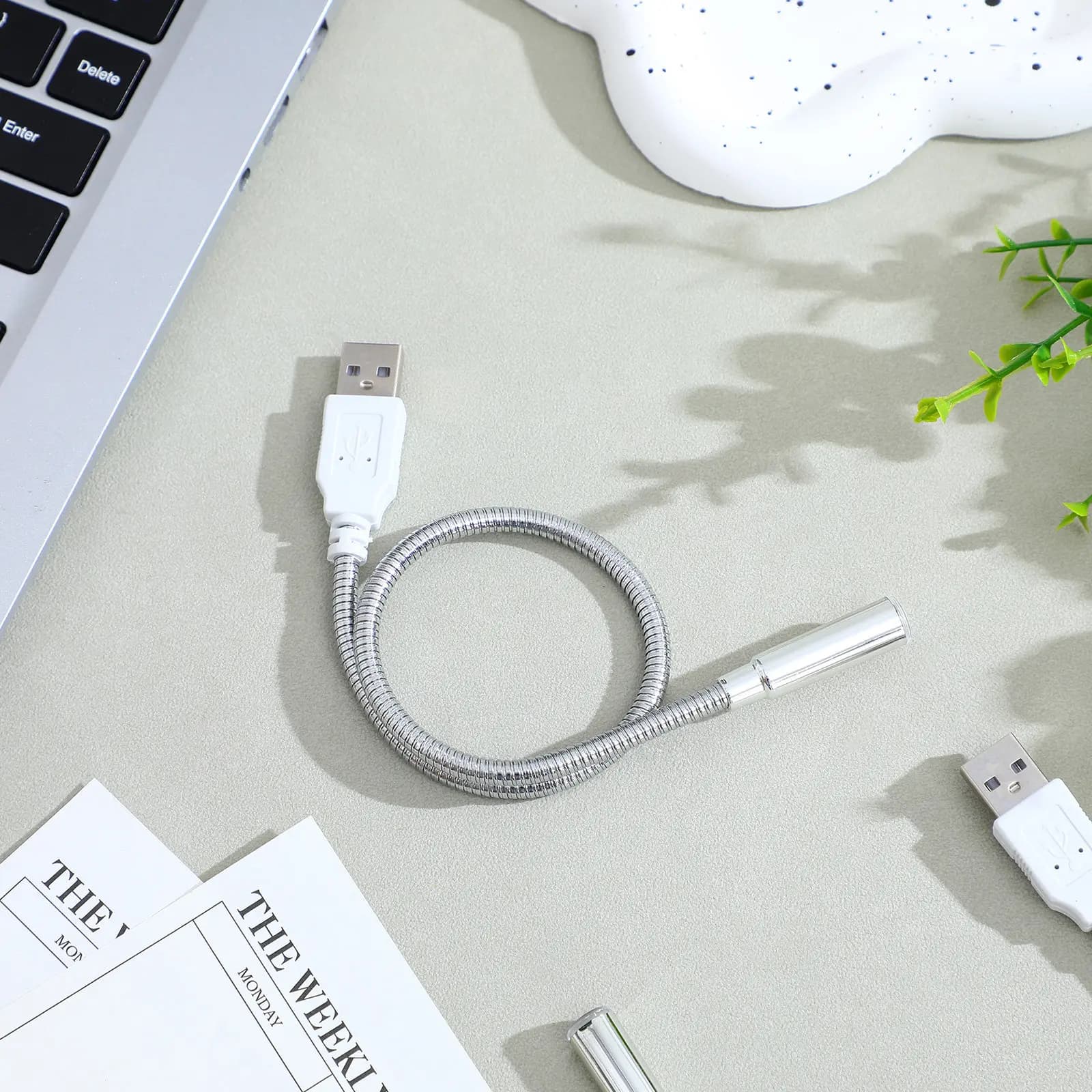 Lampada da Tavolo USB a 4 Luci, Compatta e Pieghevole, Luce d'Atmosfera per Protezione degli Occhi, per Camera da Letto, Ufficio, Caffetteria