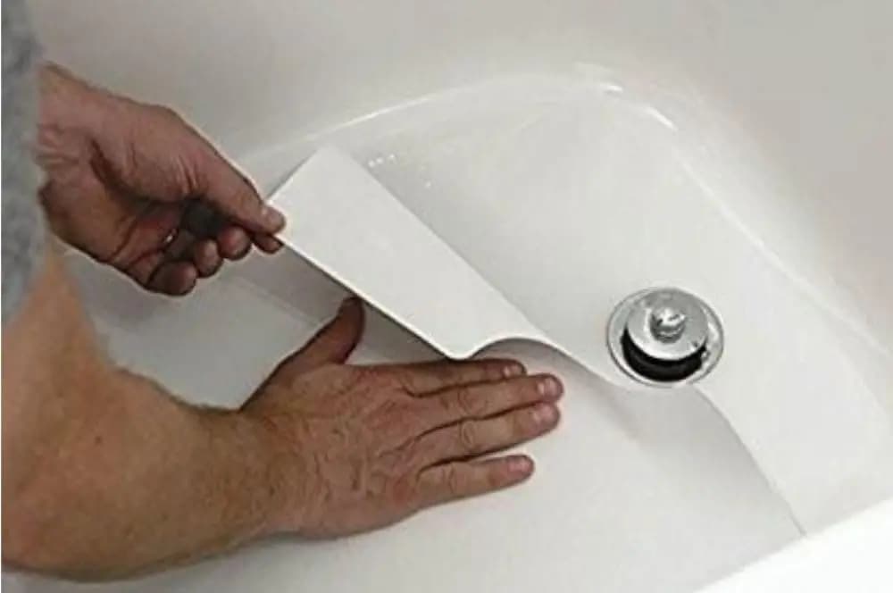 Tappetino da Bagno Antiscivolo in Vinile Adesivo Bianco 16" X 40" con Foro di Drenaggio per una Presa Sicura sotto la Doccia