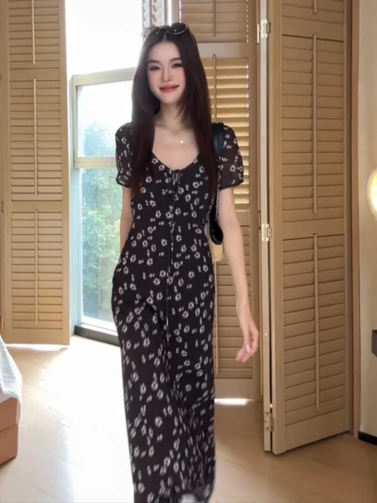 2026 New Vintage Black Floral Print Dress Women's Summer Slim Fit V-Neck Long Dress Cleanfit Style Polyester Fiber Short Sleeve