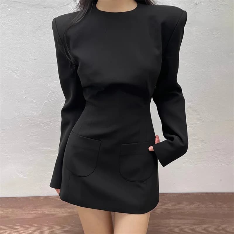 Abito da donna Nuovo mini abito slim imbottito con spalle girocollo per l'inverno 2025 Abito corto aderente in vita casual abiti da festa y2k