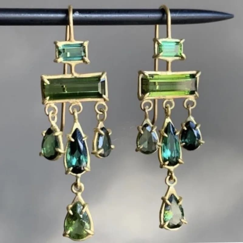 Vintage Inlay Green Synthetic Zircon Earrings For Women Exquisite Sparkling Pendant Earrings Single Banquet Temperament Jewelry