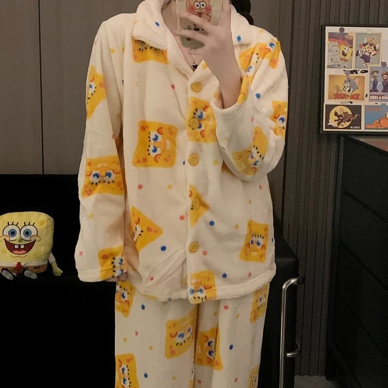 Set Pigiama Cardigan con Colletto Crema Stampa Integrale Spongebob Squarepants Morbido Caldo Estetica Y2K Moda Loungewear Sleepwear