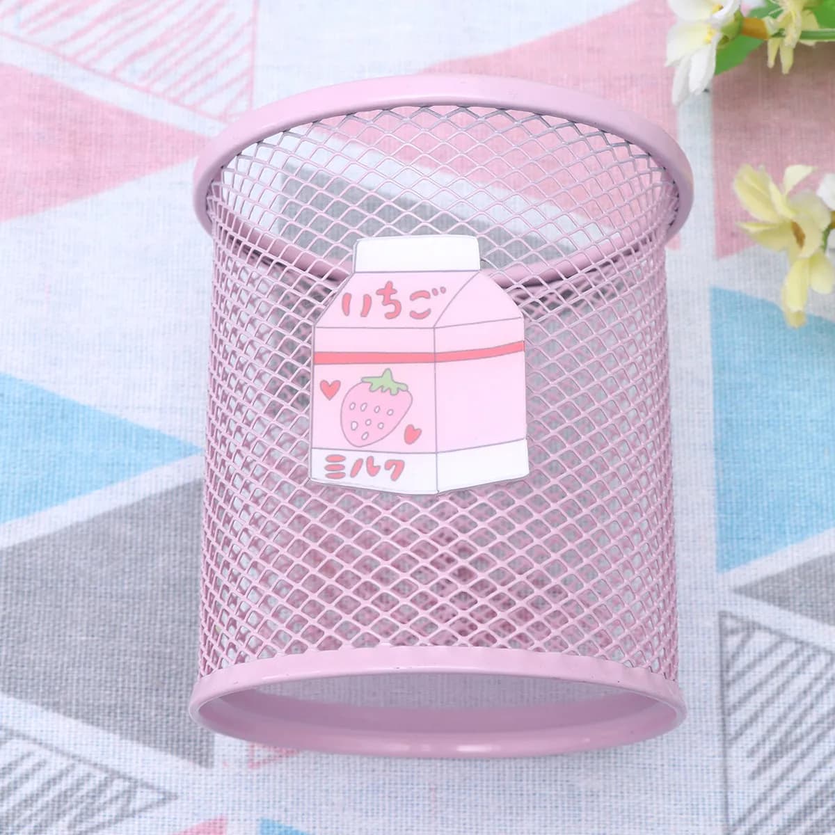 Pink Round Desktop Wastebasket Sturdy Metal Trash Bin for Light Duty Use Living Room Hotel Decorative Paper Basket Storage