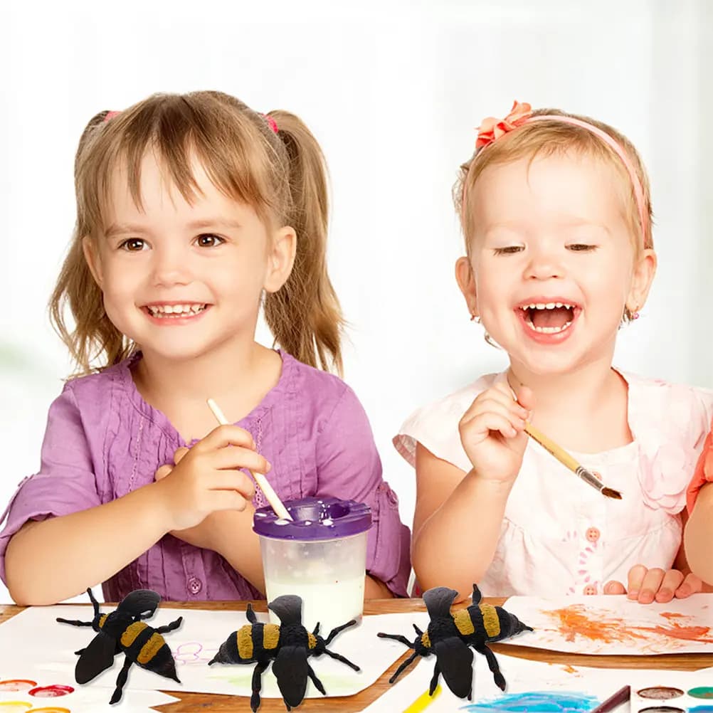 2Pcs Realistic Bee Shape Decorations Lifelike Crafted Desktop Party Props Educational Cognitive Learning Tools Unique Trick