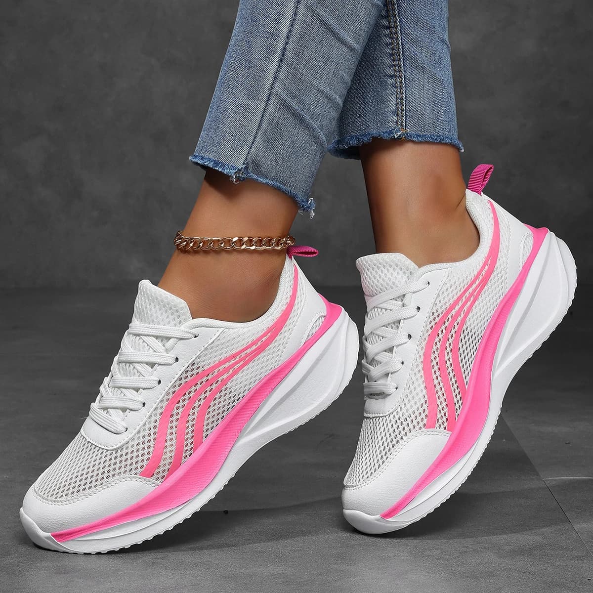Women's Road Running Shoes with Breathable Mesh Upper and Non-Slip Sole, Suitable for Fitness and Marathon. Stylish Sports Design, Comfortable Cushioning, Casual Versatile Fashion Sneakers