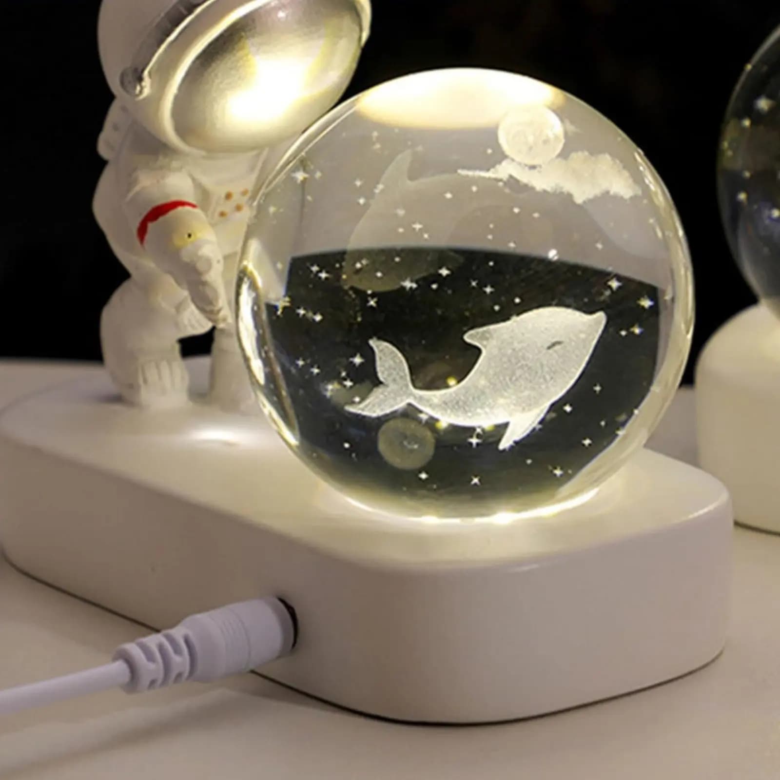 Astronaut Crystal Ball Lamp Birthday Gift Astronaut Night Light Crystal Ball Lamp Tabletop Display Space Desk Decor Decorative