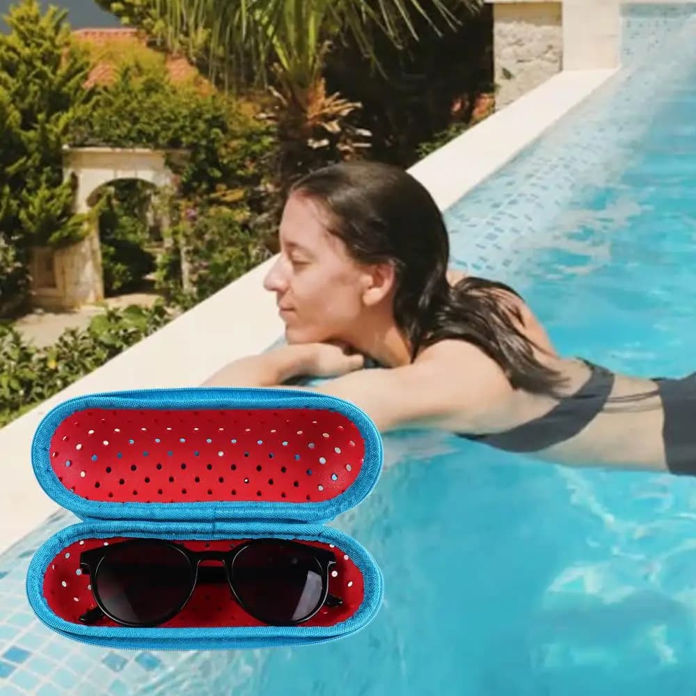 Hollow Swim Goggle Case Portable Lightweight Zipper Eyeglasses Case with Carabiner with Air Holes Glasses Protective Case