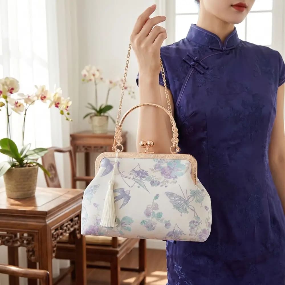 Metal Chain New Chinese Style Handbag Large Capacity Flower Kiss Lock Embroidery Shoulder Bag Embroidered Handheld Cheongsam Bag