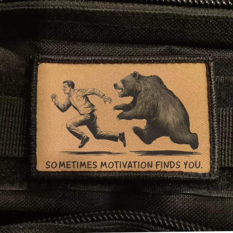 A volte Motivation Finds You Morale Patch tattica Divertenti toppe stampate con gancio e anello Distintivo dell'ESERCITO militare Bracciale Zaino Sticke