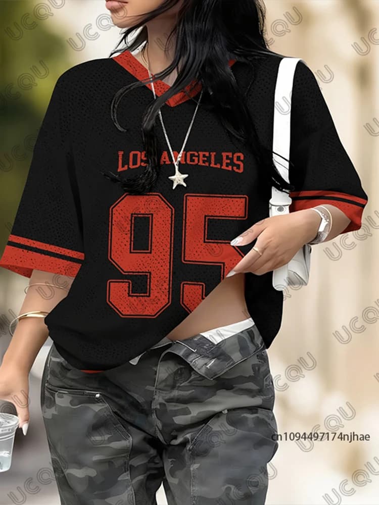 Nuova T-shirt estiva da donna con stampa Los Angeles 95, maglia sportiva da calcio a maniche corte con scollo a V e patchwork, top oversize Y2K