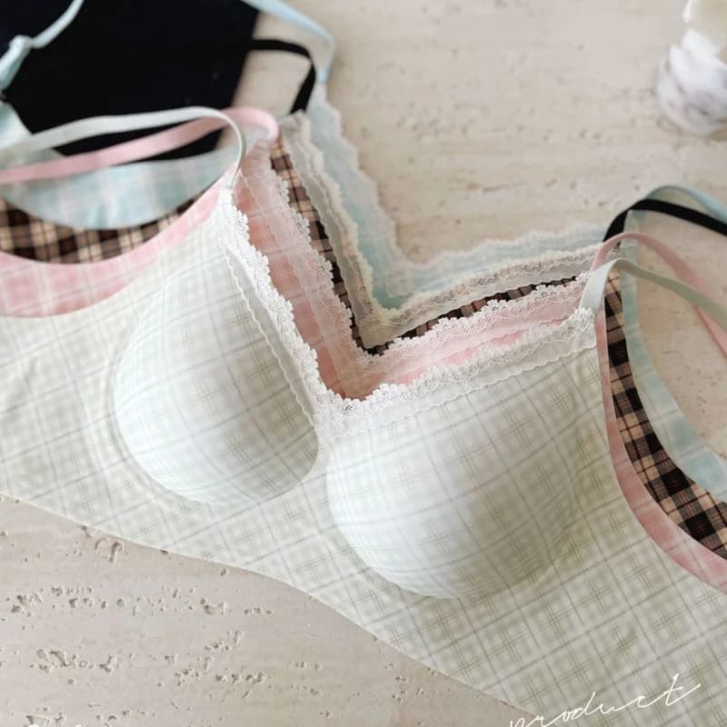 Retro Pattern Seamless Lingerie for Women in Summer, Lightweight Style, Small Bust, Gathers and Lifts, Without Underwire