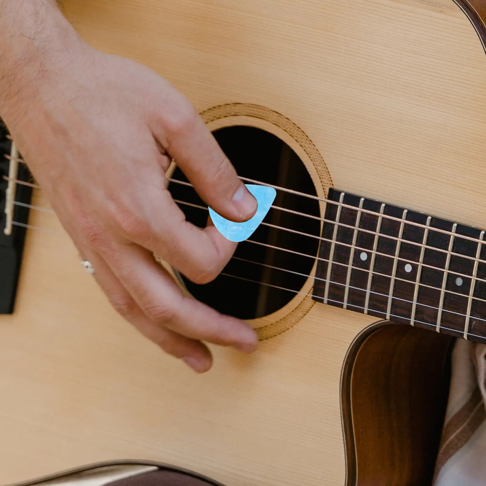 Set di 5 Plettri per Chitarra in Celluloide, Flessibili e Resistenti, Ideali per Chitarra con Corde in Nylon, Ukulele, Basso e Strumenti Classici