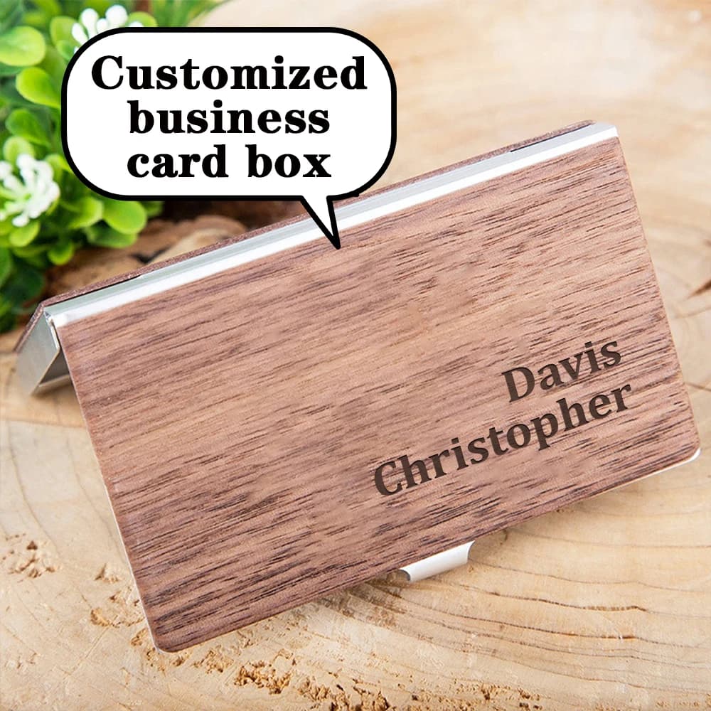 1 portabiglietti da visita in legno naturale colorato con incisione personalizzata del nome, ideale come regalo per amici.