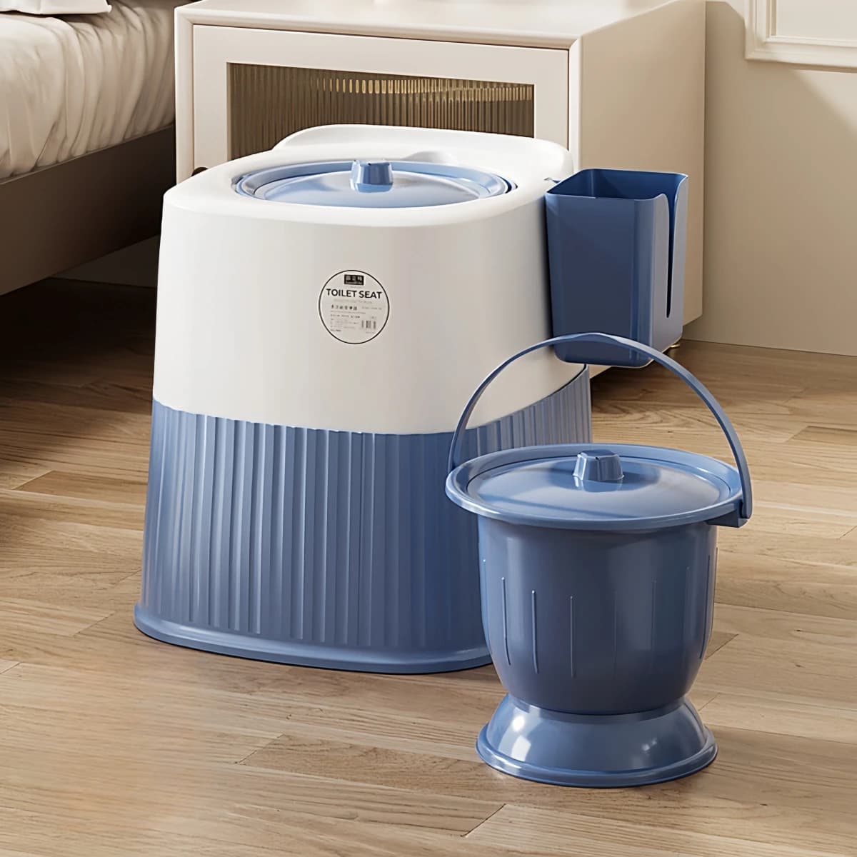 1 pezzo blu/marrone può essere utilizzato per il campeggio, l'esterno, il bagno, la camera da letto, il balcone, l'escursionismo, le donne incinte, le persone disabili, le persone anziane, le persone separate, il mobile leggero con il coperchio