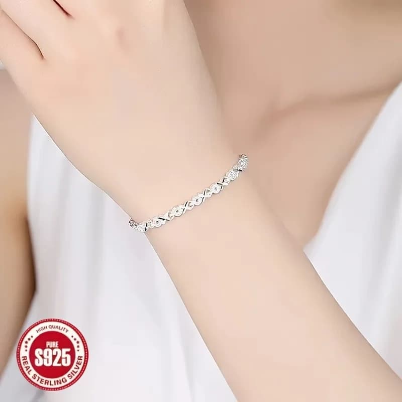 One-piece S925 silver XO bracelet with low-key luxury connotation - high quality, light, fashionable, suitable for daily wear and holiday gifts, design twist ear buckles, new twist texture plain ring earrings, high-end retro fashion versatile earrings