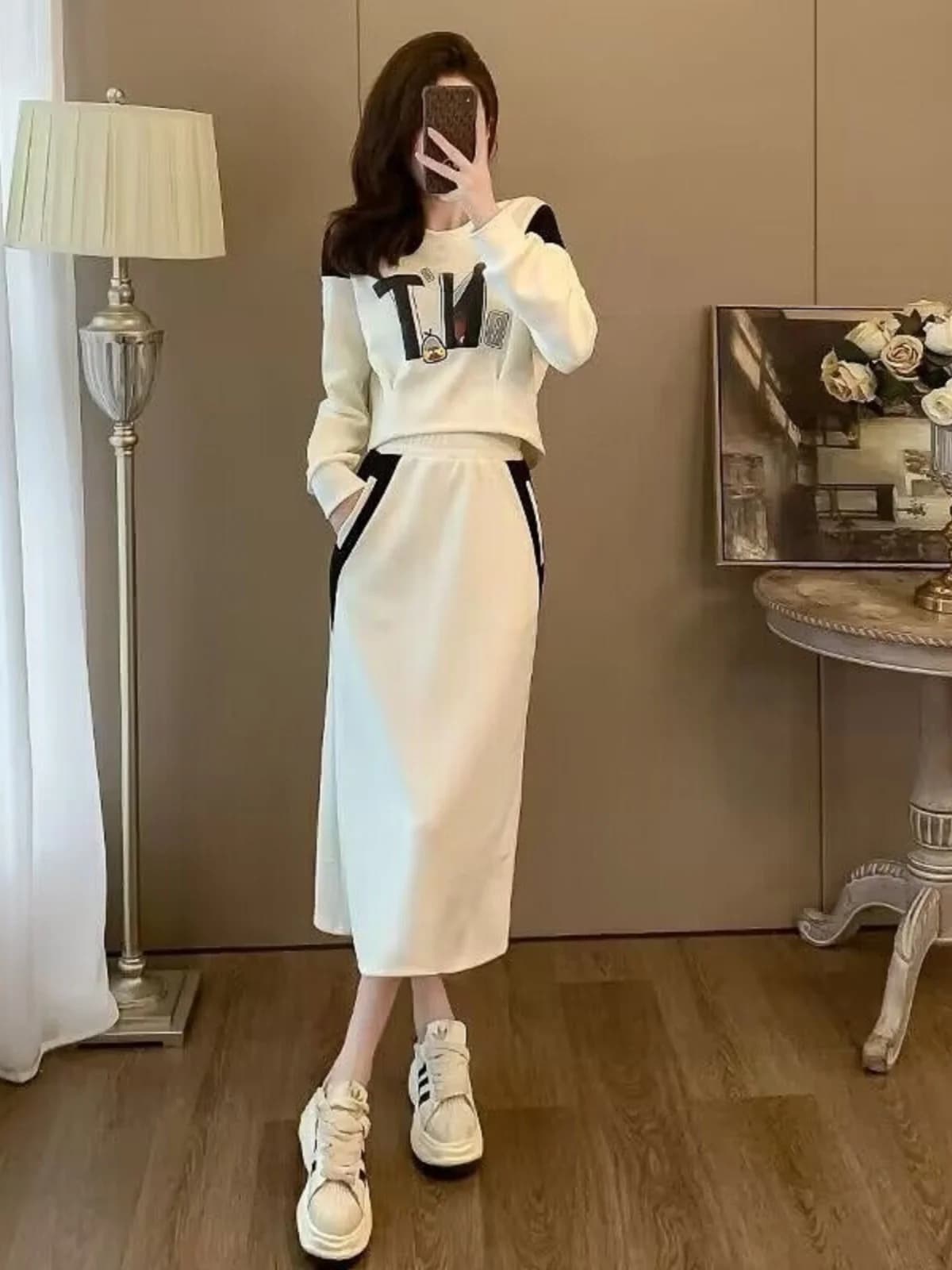 Elegante Completo Due Pezzi Stile Coreano, Gonna Modellante alla Moda che Nasconde le Forme, Aspetto Giovanile, Collezione Autunno 2024 in Poliestere