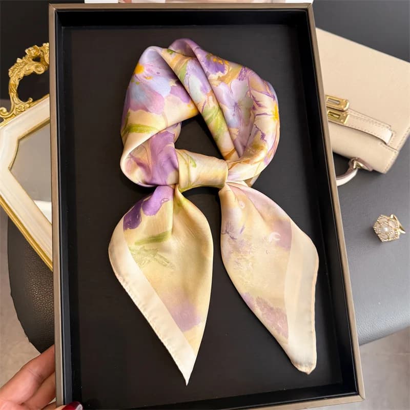 Nuova Sciarpa da Donna Stampata 70x70cm alla Moda 2026, Foulard Quadrato in Seta, Fascia Decorativa per Capelli, Bandana di Lusso per il Collo