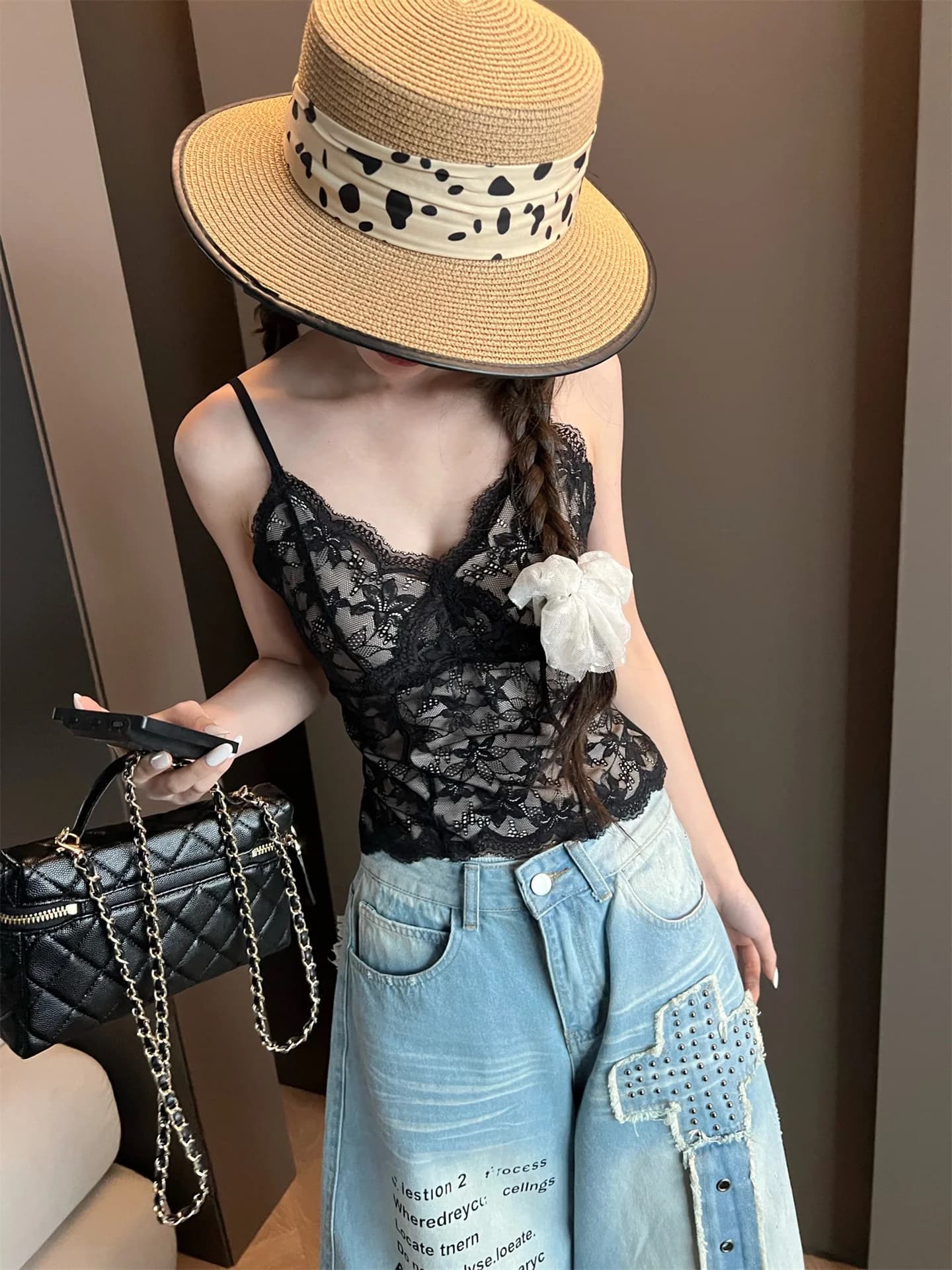 Women's Slim Fit Lace Top, New Style Summer 2026, Abbinable vest, Short Length, V-neck, Underwear with Petto padding