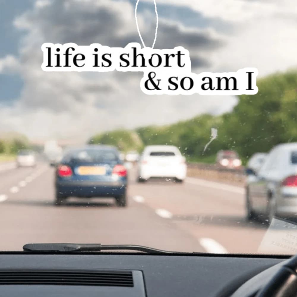 Gancio per profumo per auto con slogan divertente "Life's Short I'm Short", design con frase spiritosa, presa d'aria a specchio, profumo duraturo
