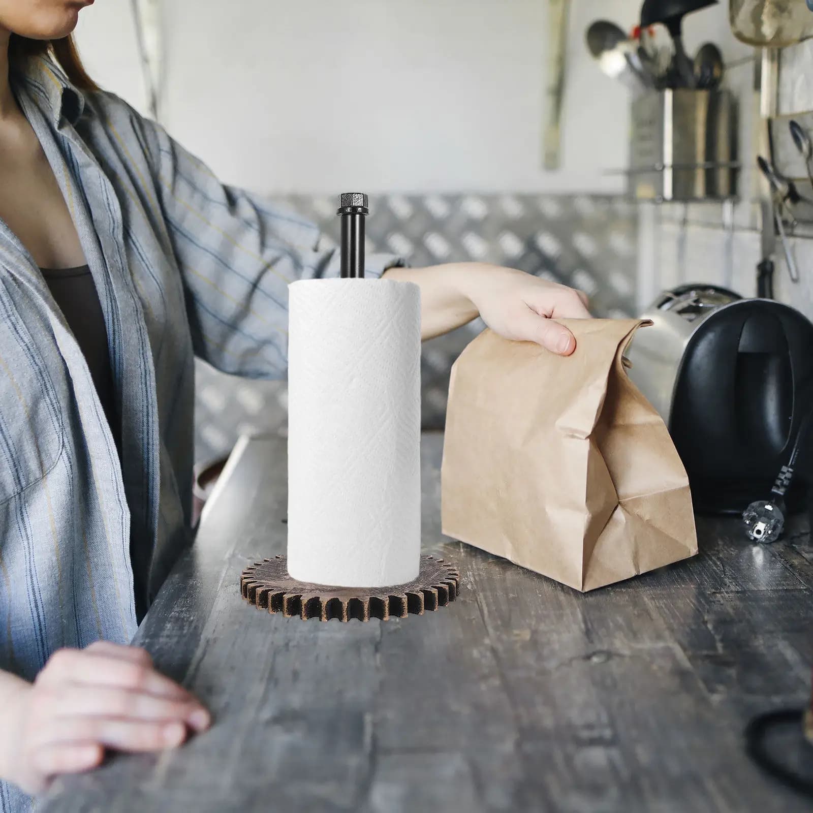 Metal Industrial Paper Towel Holder Vintage Iron Pipe Kitchen Stand Roll Dispenser Countertop for Home Bar Restaurant