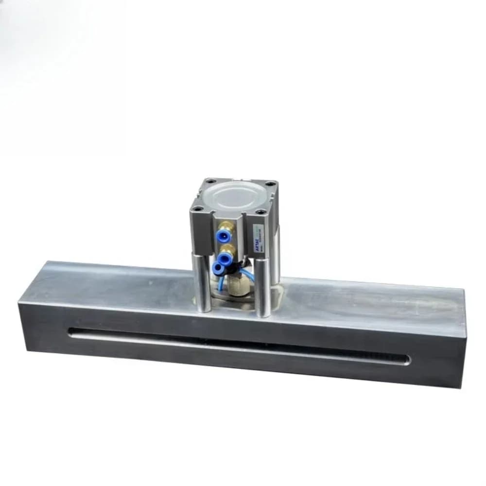 Automatic mechanical punching machine with handle for industrial equipment for processing plastic bags