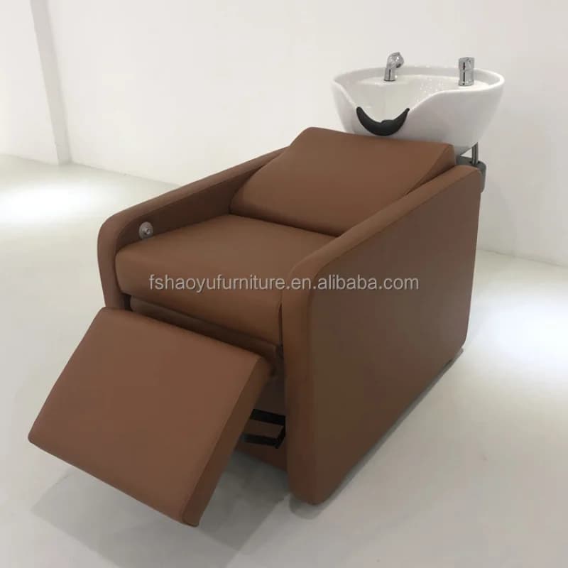 Poltrona da Parrucchiere in Pelle Marrone Stile Moderno con Lavabo Bianco e Poggiapiedi Regolabile per Salone di Bellezza