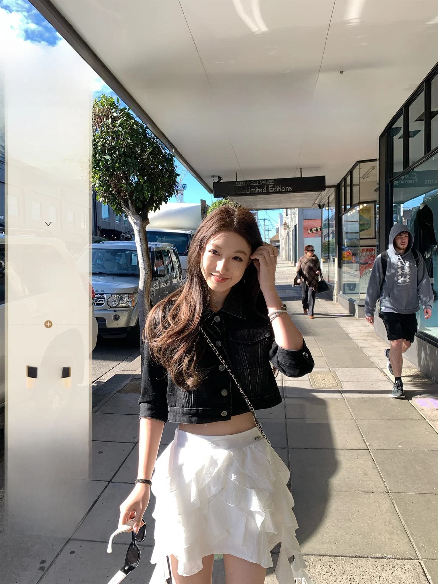 Casual Style Short Denim Jacket Women's Mid-Sleeve Waist Exposure Leisure Outerwear Autumn Season round Neck Button Closure