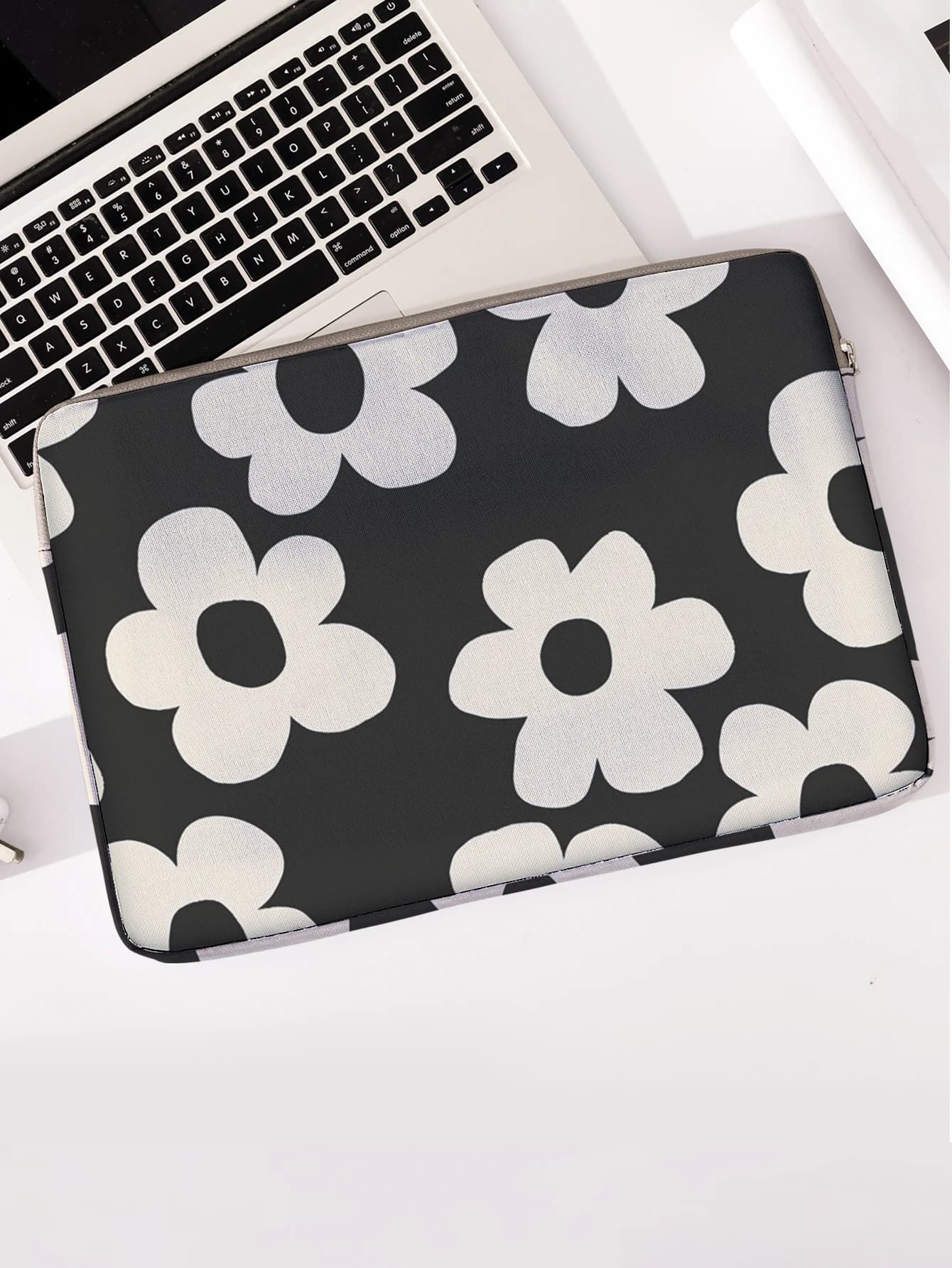 Large White Flower Black Background Print Laptop Sleeve Bag For 14 Inch Notebook Computer