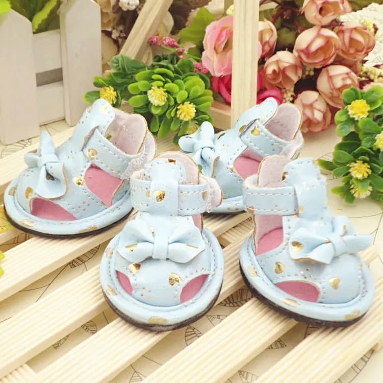 Scarpe estive per animali domestici a forma di cuore Sandali per cani da esterno impermeabili e traspiranti Vendita estiva fresca