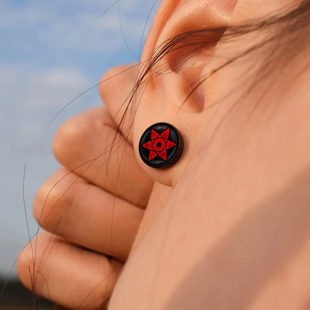 Anime Uzumaki Naruto Orecchini Accessori Uchiha Itachi Sharingan Cosplay Party Orecchini a bottone Giocattoli per donne Uomini Ragazza Regalo